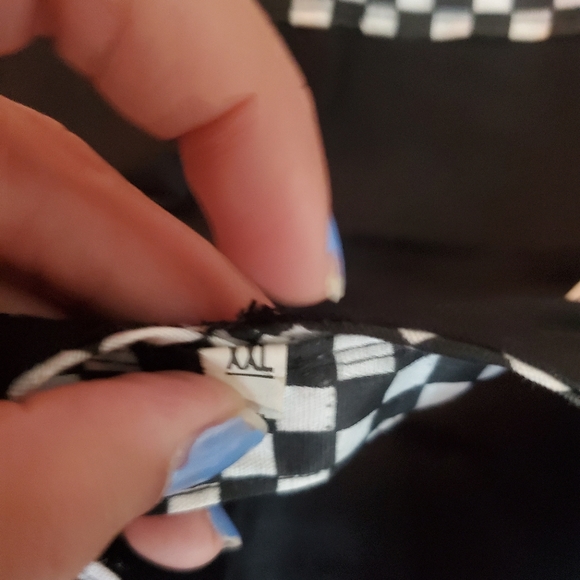 Indian Kurta Black with Orange patterns - Picture 4 of 4